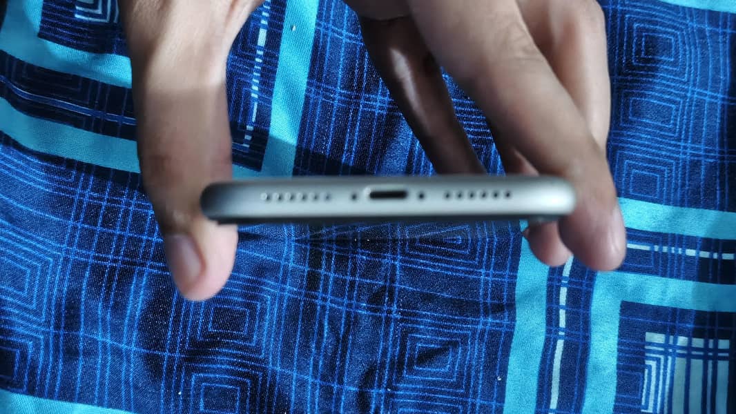 Apple iPhone 11 3
