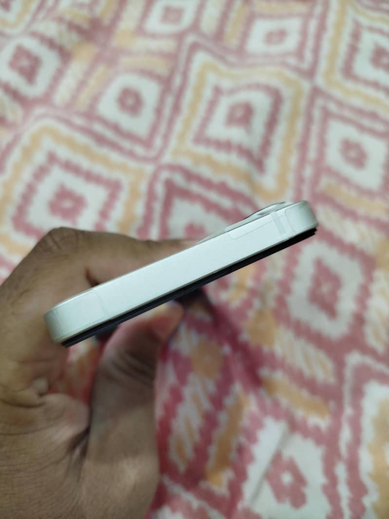 Apple iPhone 13 2