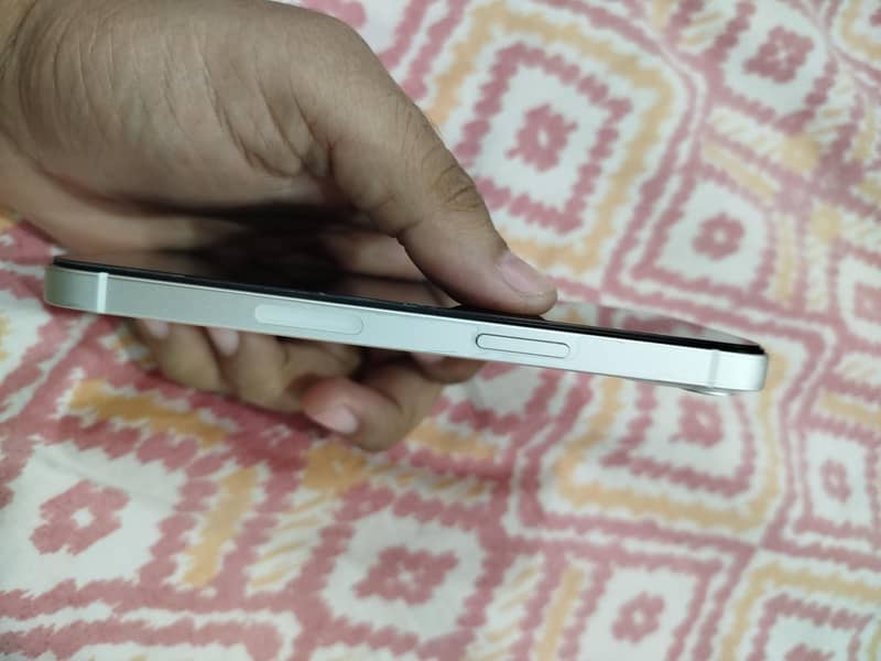 Apple iPhone 13 3