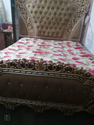luxury wooden bed set