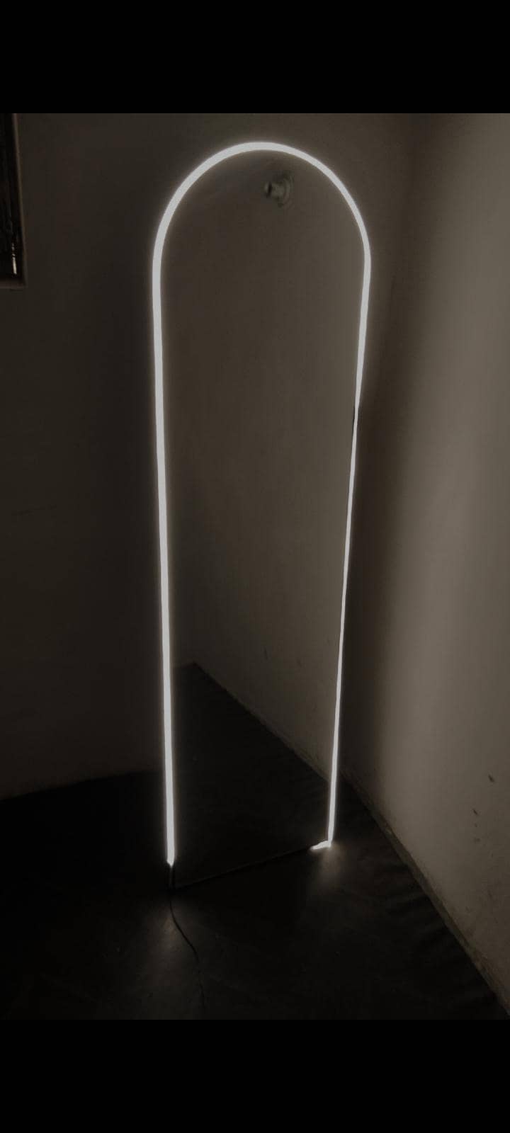 Standing light mirror 1