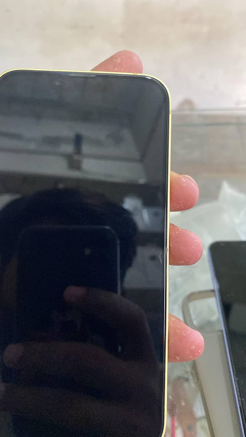 Apple iPhone 14 3