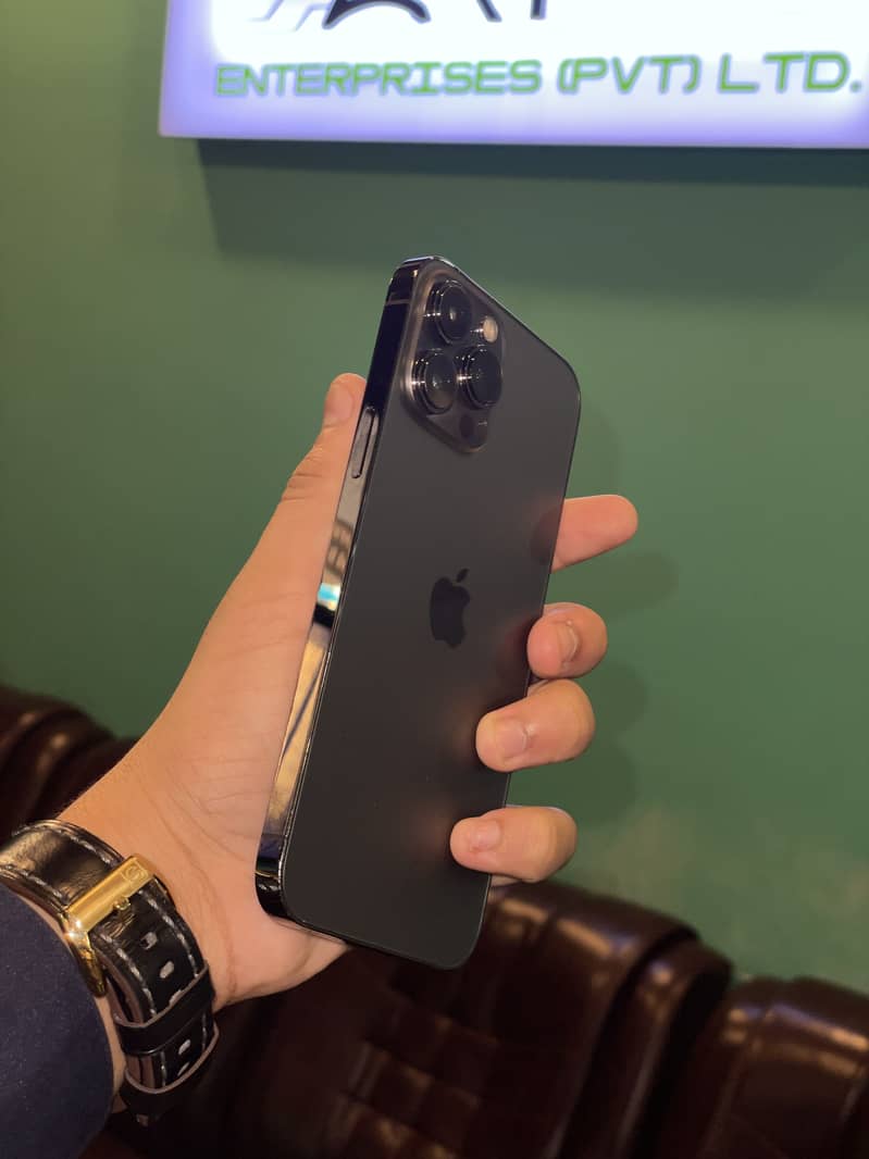 Apple iPhone 13 Pro Max 1