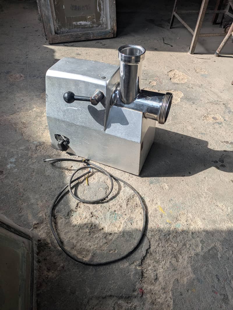 meat mincer machine 0