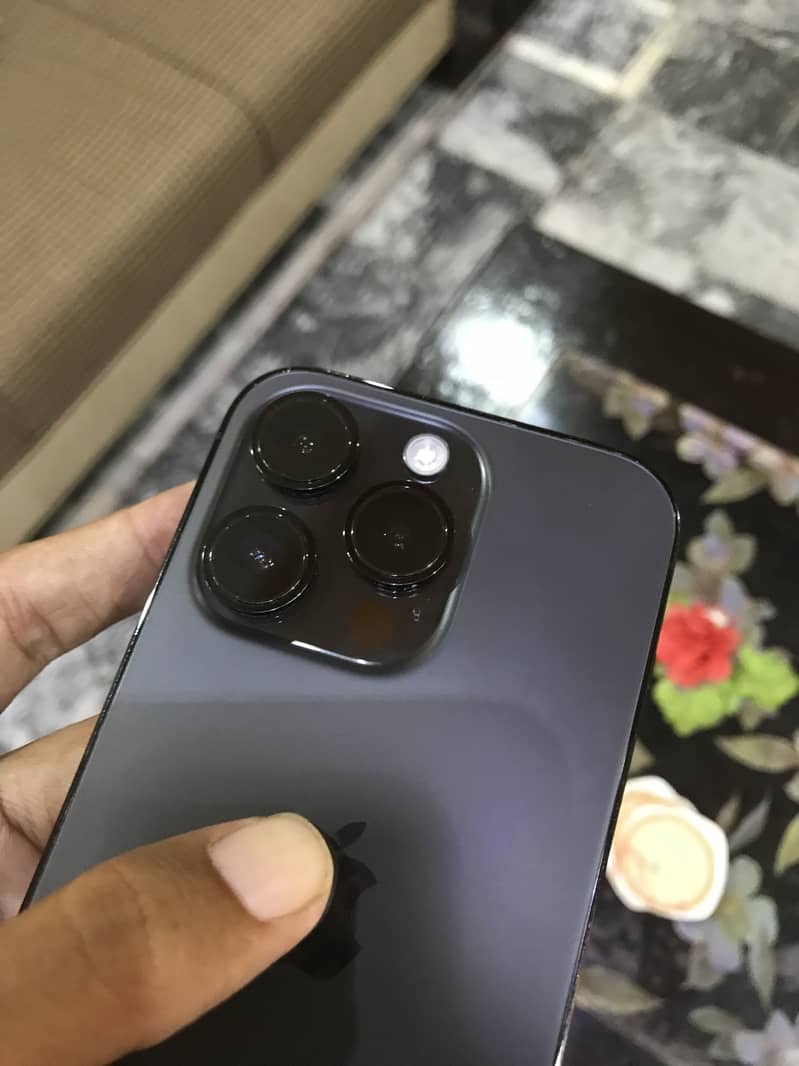 Apple iPhone 14 Pro 1