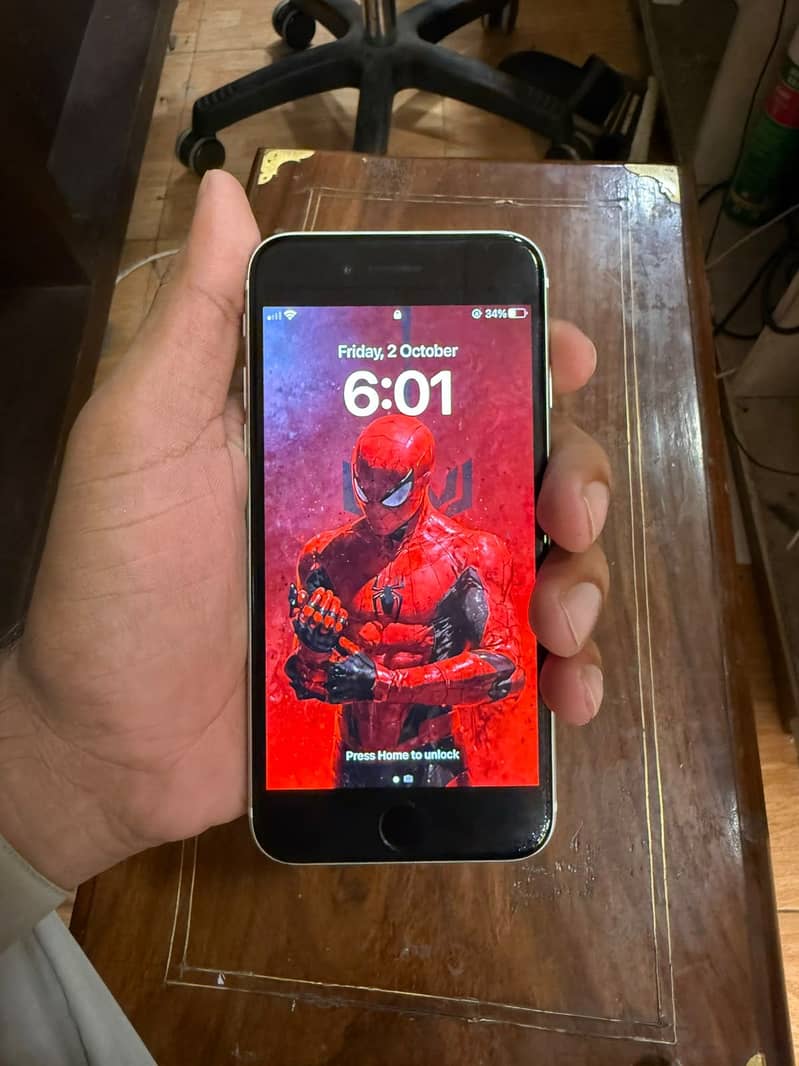 iPhone SE 0