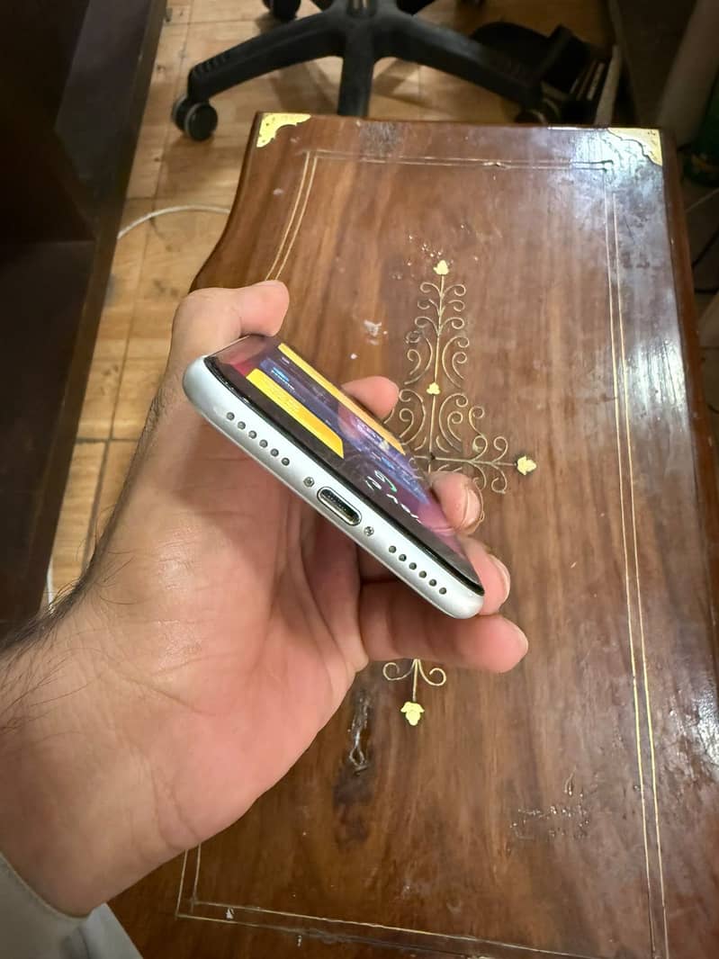 iPhone SE 5