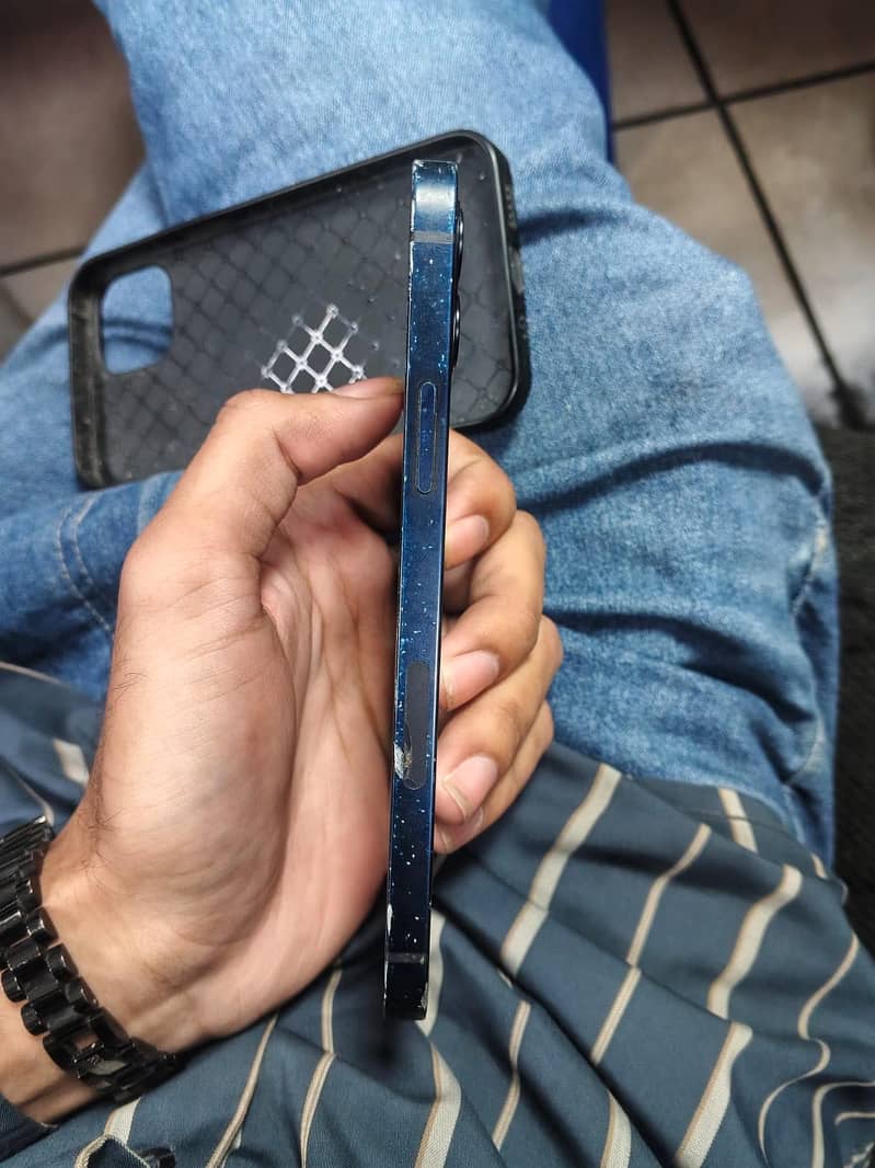 Apple iPhone 12 2