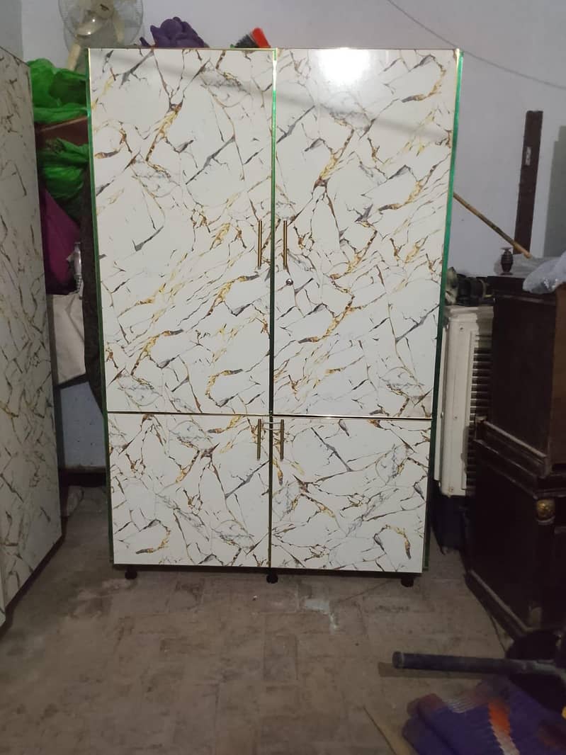 بالکل نئی لکڑی کی الماری برائے فروخت 0