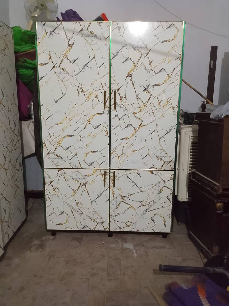 بالکل نئی لکڑی کی الماری برائے فروخت 1