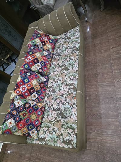 sofa and center tabel