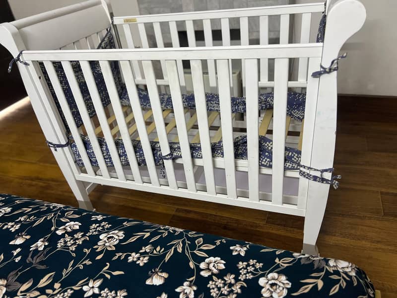 Baby cot 2