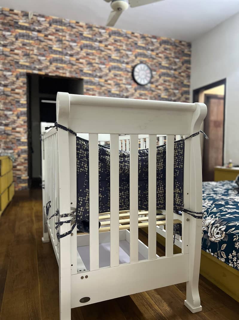 Baby cot 3