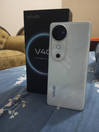 Vivo V40 5G white