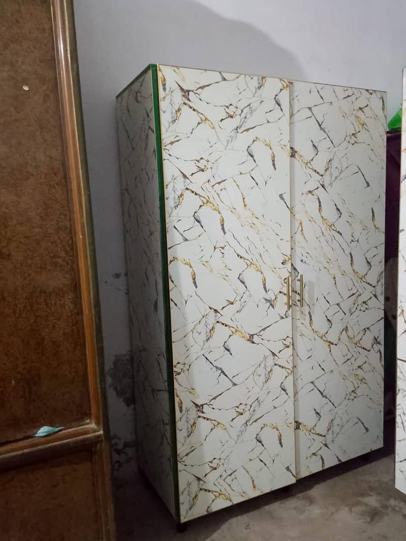 بالکل نئی لکڑی کی الماری برائے فروخت 0