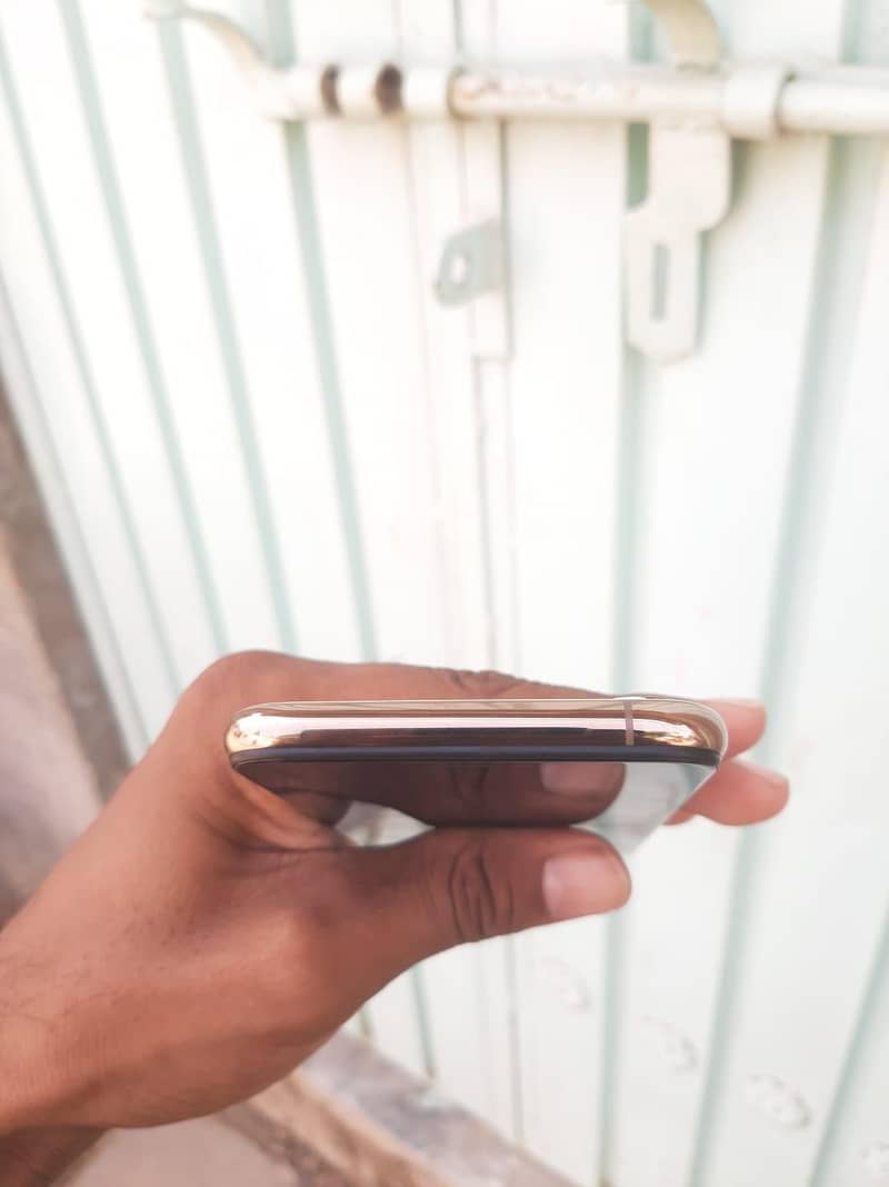 Apple iPhone XS 1