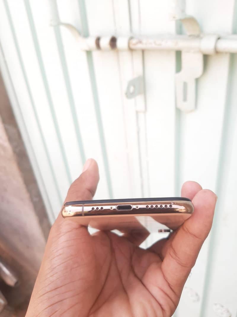 Apple iPhone XS 3