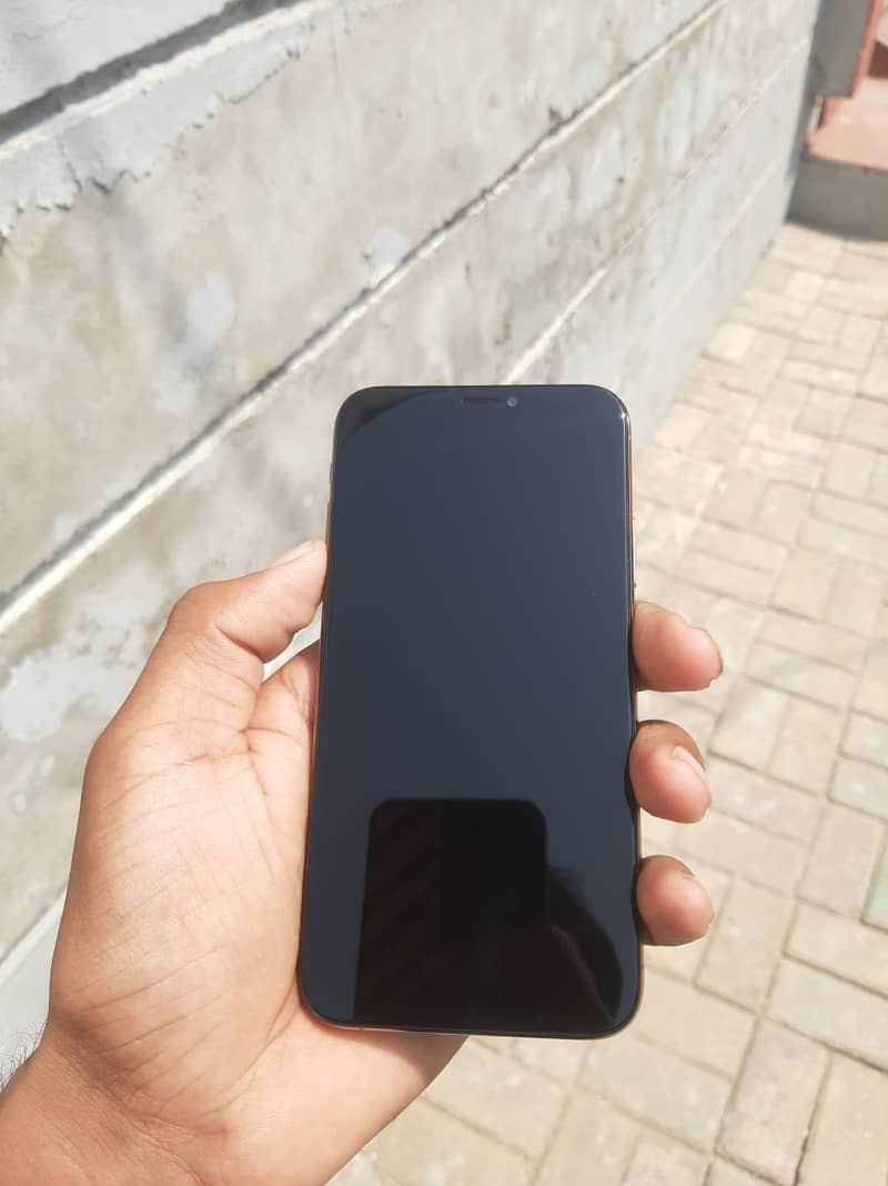 Apple iPhone XS 4