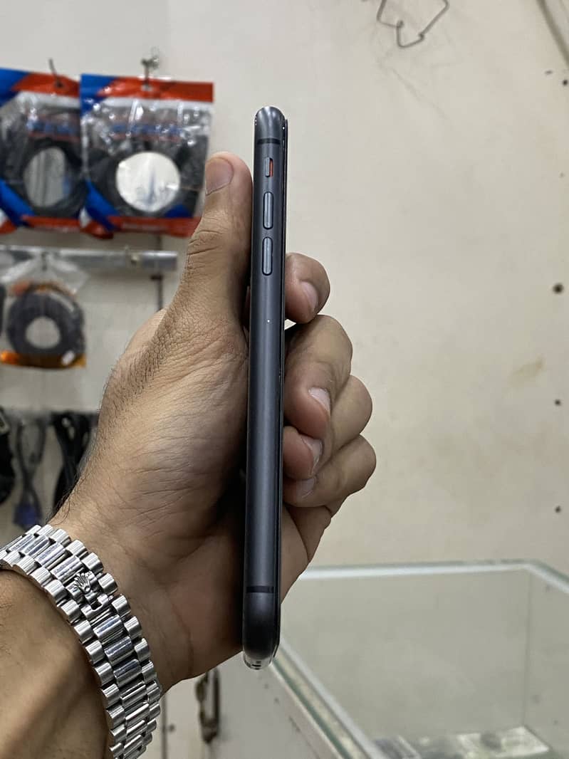 Apple iPhone 11 approved 6