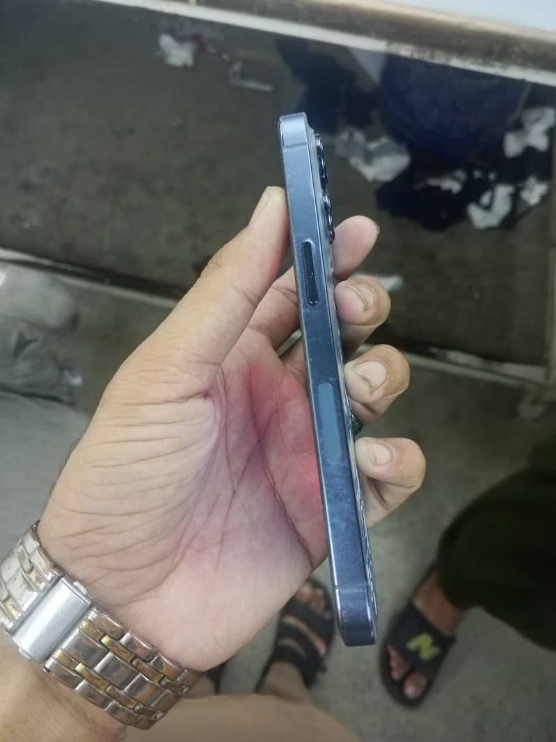Apple iPhone 13 Pro 4
