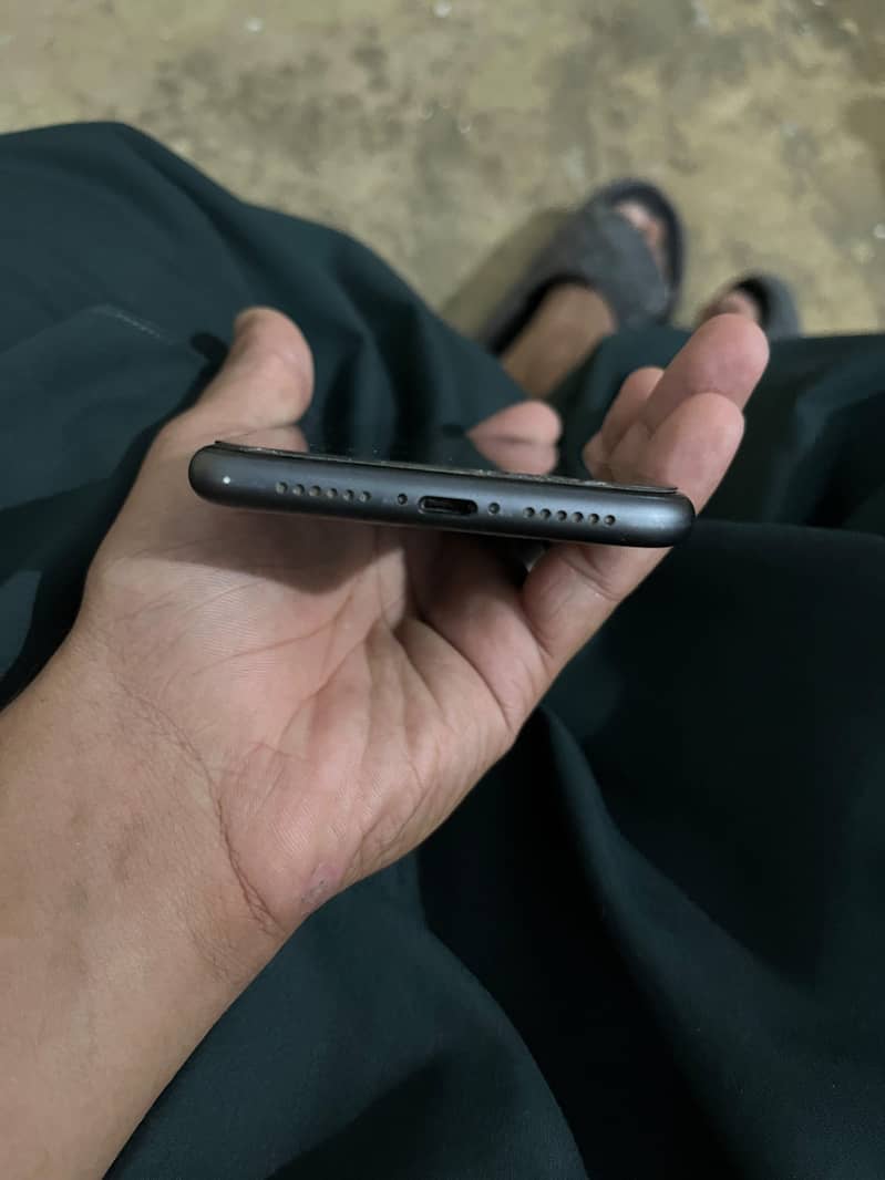 Apple iPhone 11 3