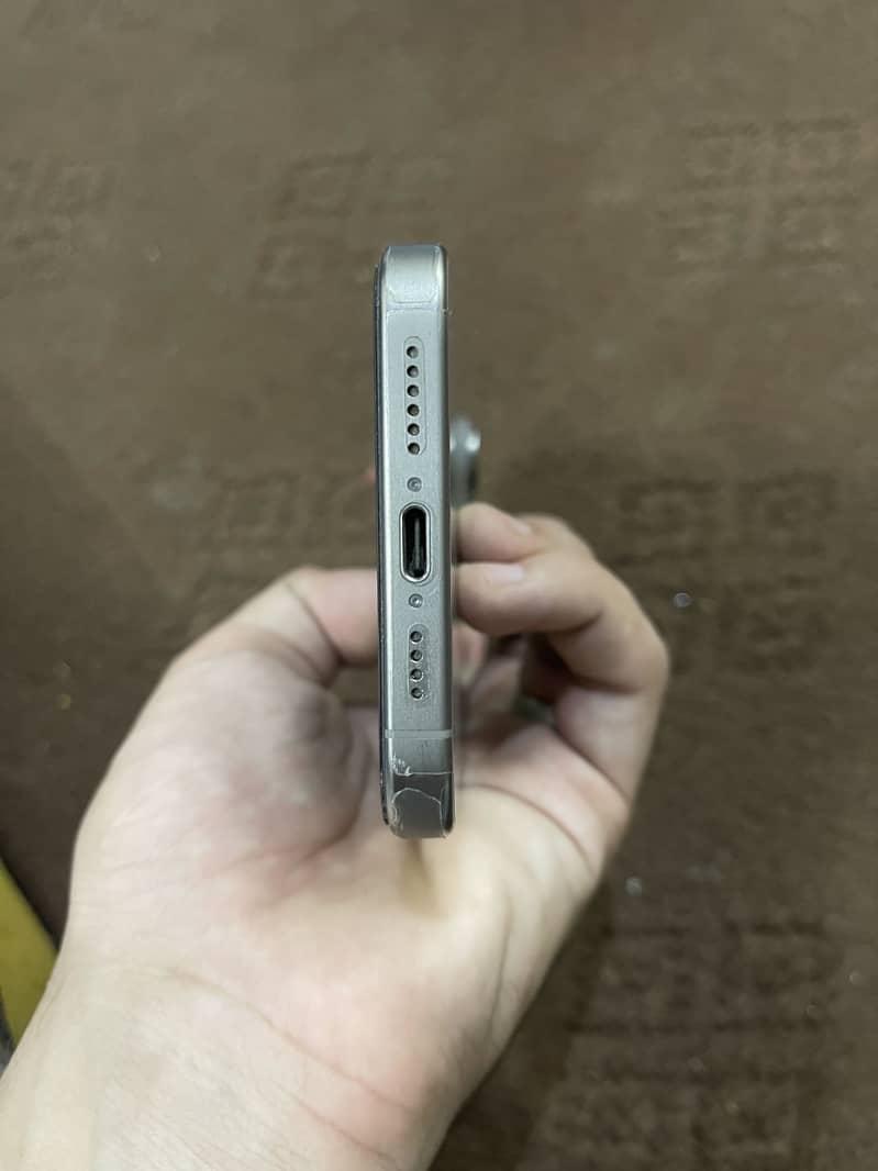 Apple iPhone 15 Pro Max 3