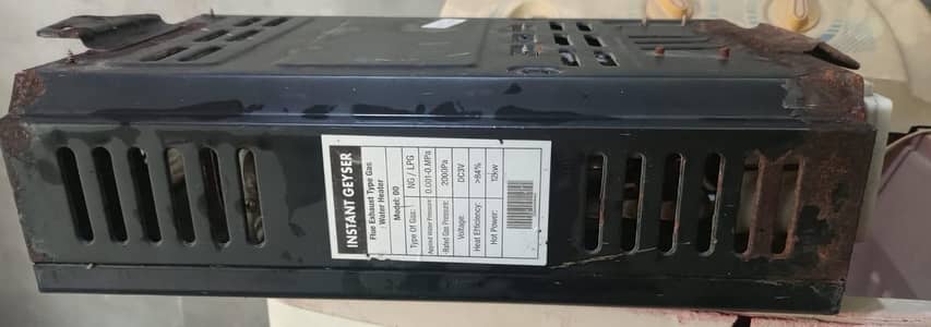 I zone instant geyser 6 litre LPG
