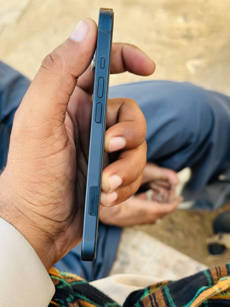 Apple iPhone 13 0