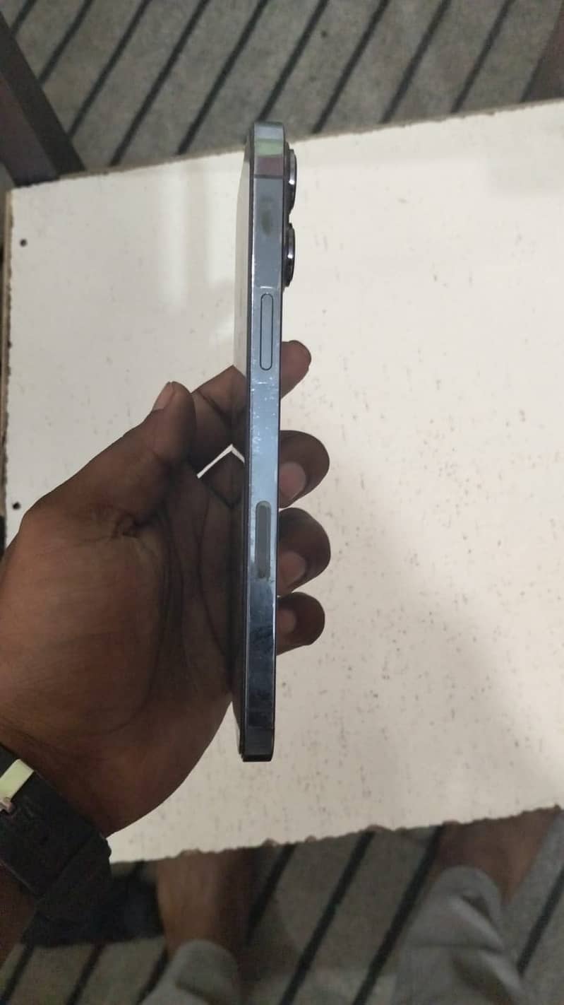 Apple iPhone 13 Pro Max 2