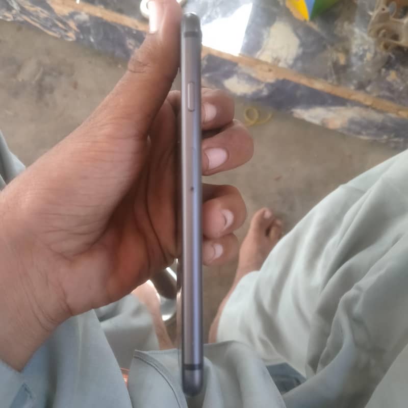 Apple iPhone 8 1