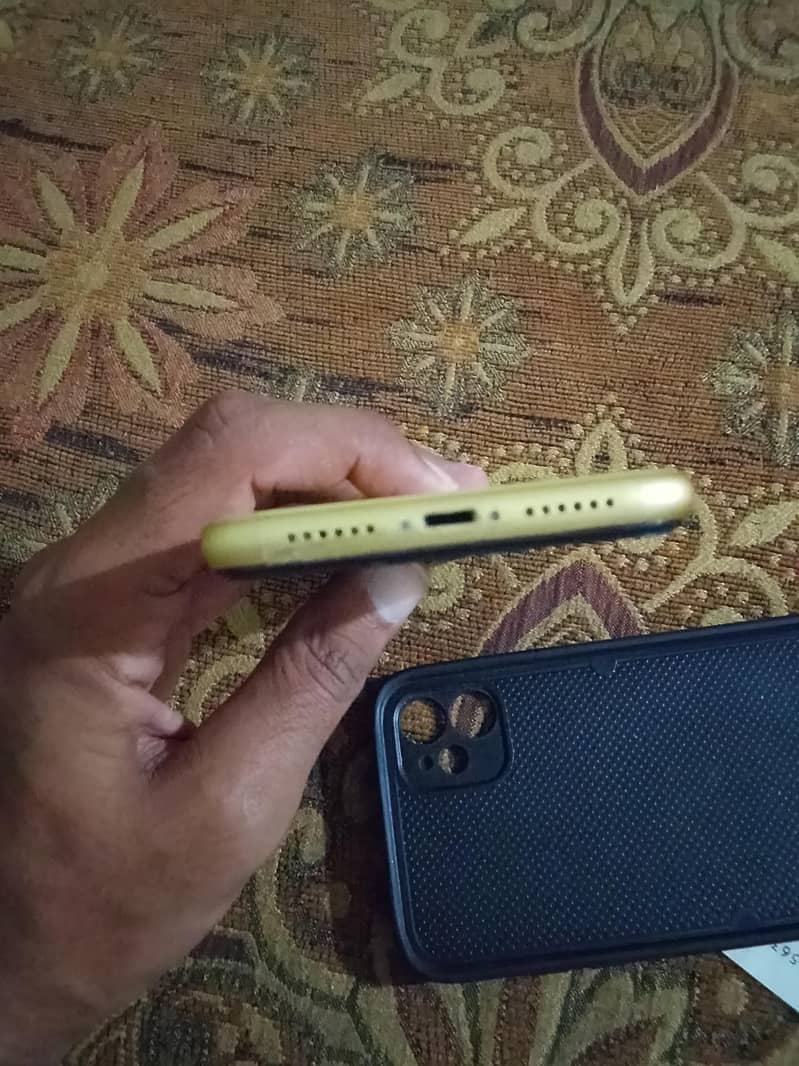 Apple iPhone 11 4