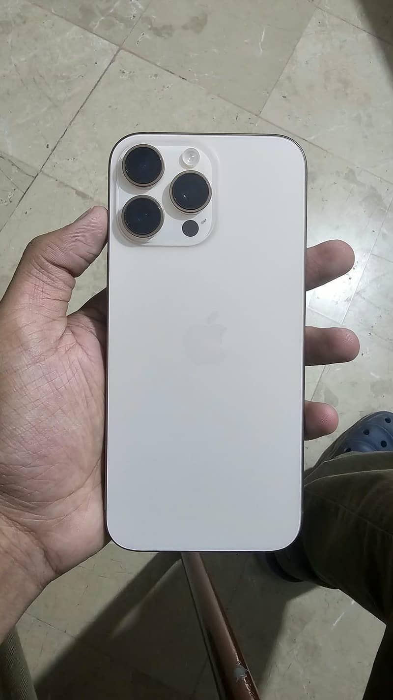 Apple iPhone 16 Pro Max 2