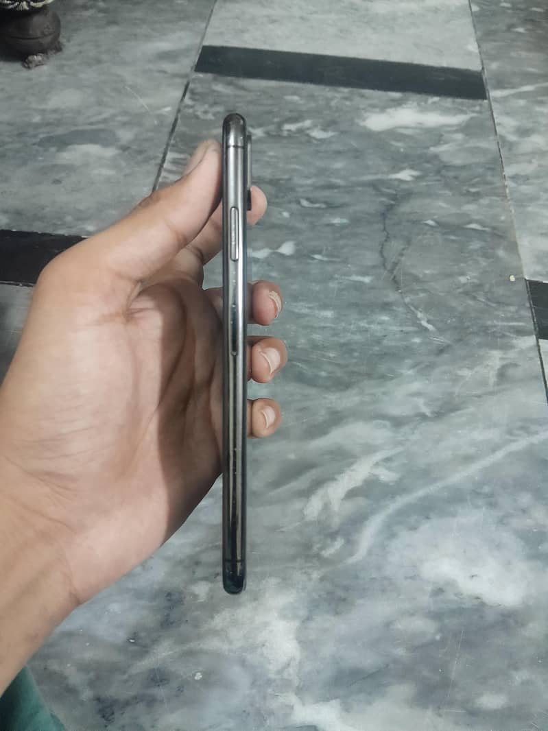 Apple iPhone XS Max 3