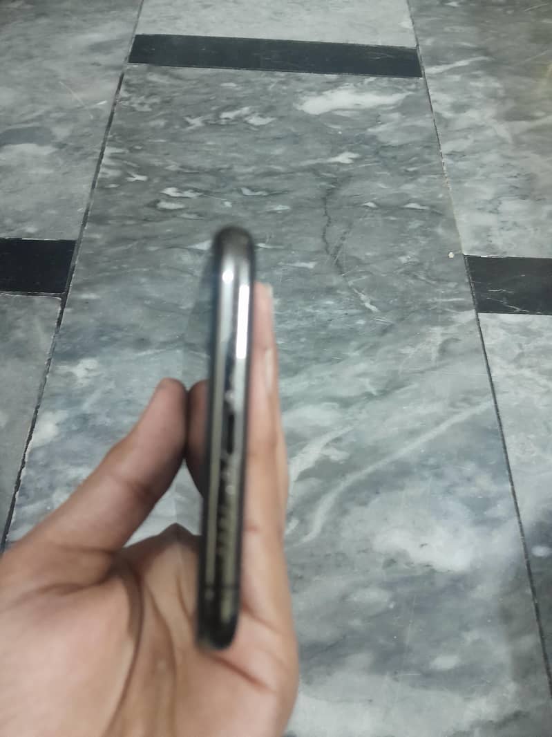 Apple iPhone XS Max 6