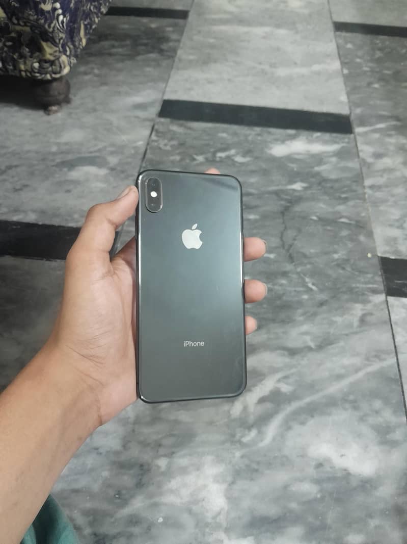 Apple iPhone XS Max 7