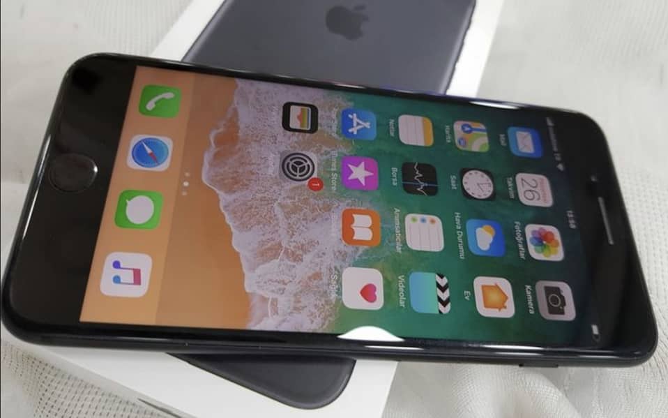 Apple iPhone 8 Plus 1