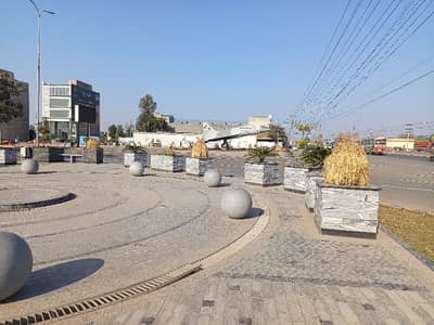 Main Boulevard Commercial.