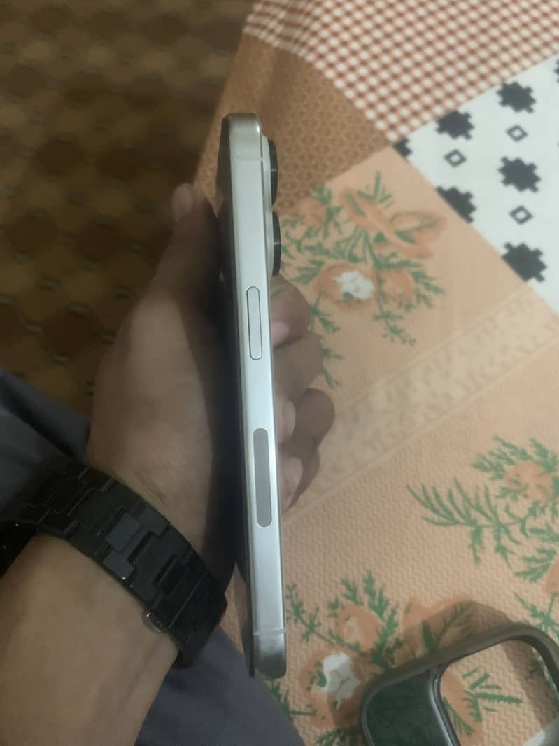 Apple iPhone 15 Pro 1