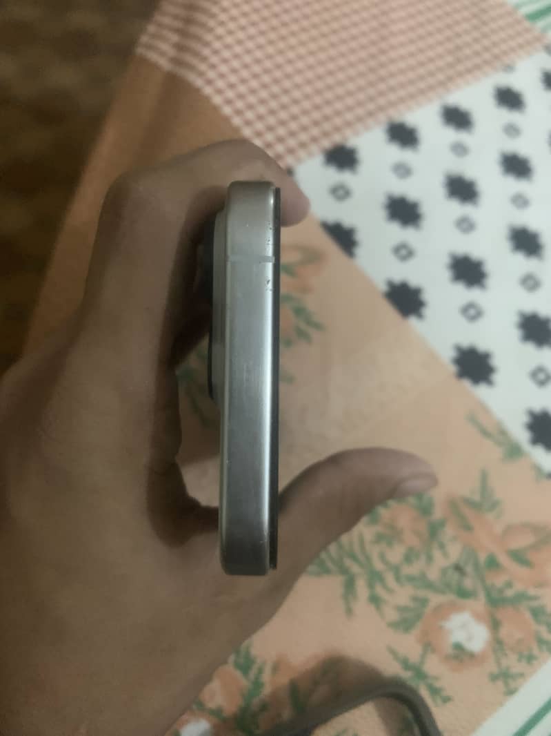 Apple iPhone 15 Pro 4
