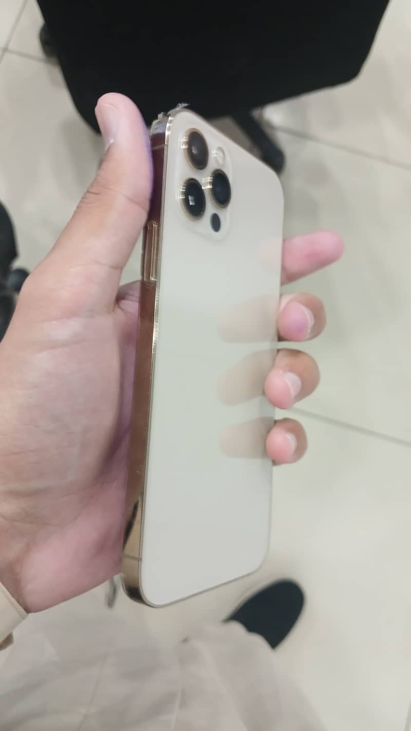 Apple iPhone 12 Pro 3