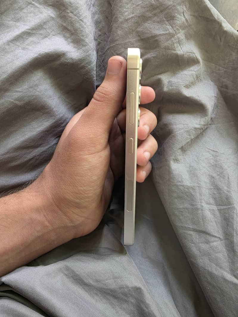 Samsung Mobile S24 1
