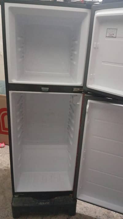 Haier Fridge 10 cubic e series 4 years use