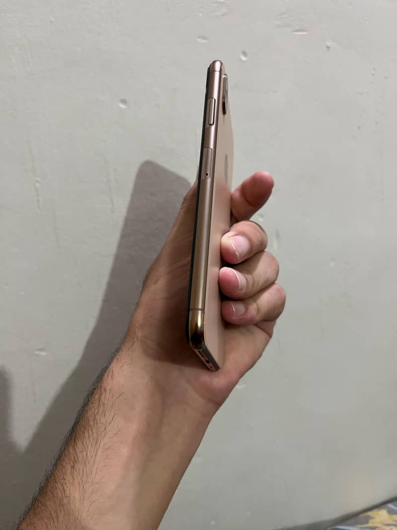Apple iPhone XS Max 3