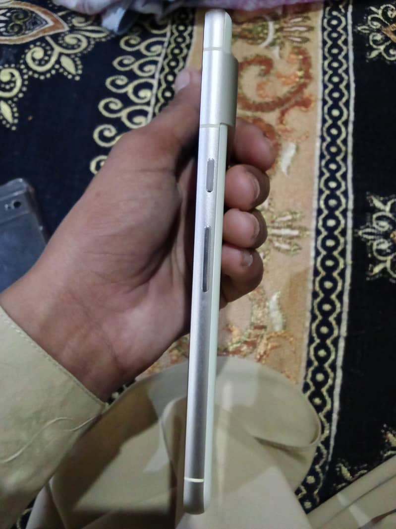 Google Pixel 7 4
