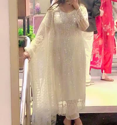 I am selling shalwar kameez like new with kat dana work