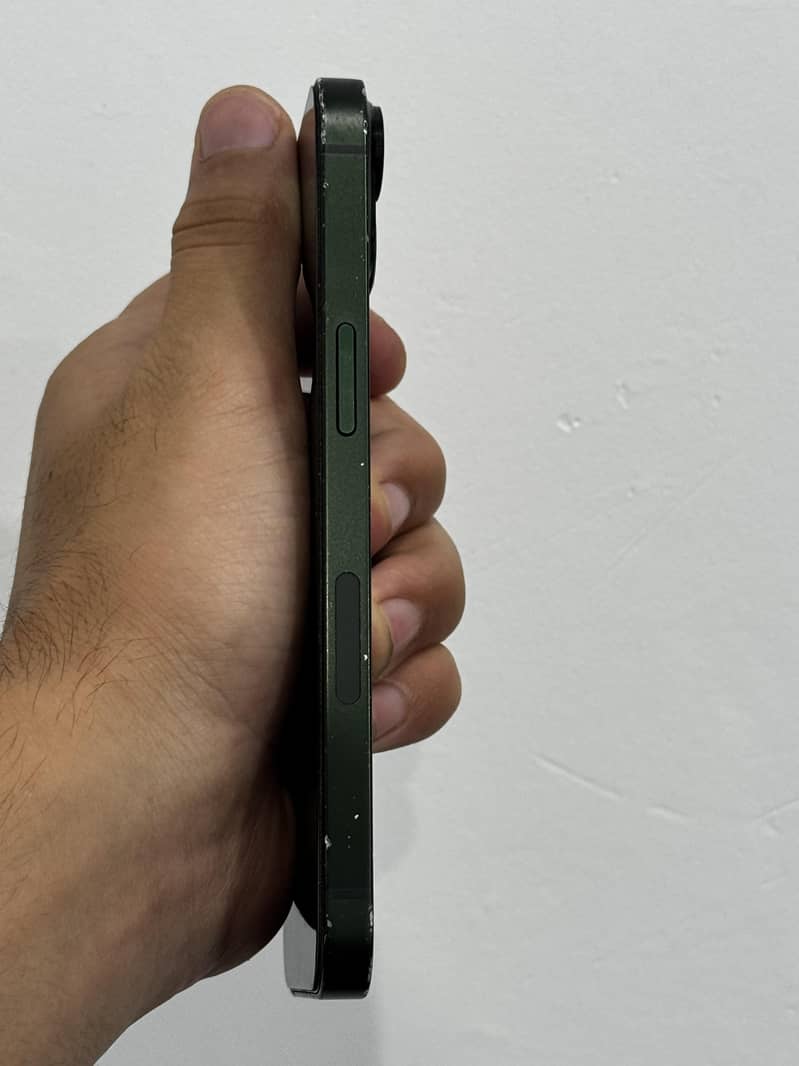 Apple iPhone 13 2