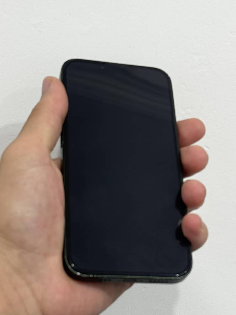 Apple iPhone 13 6