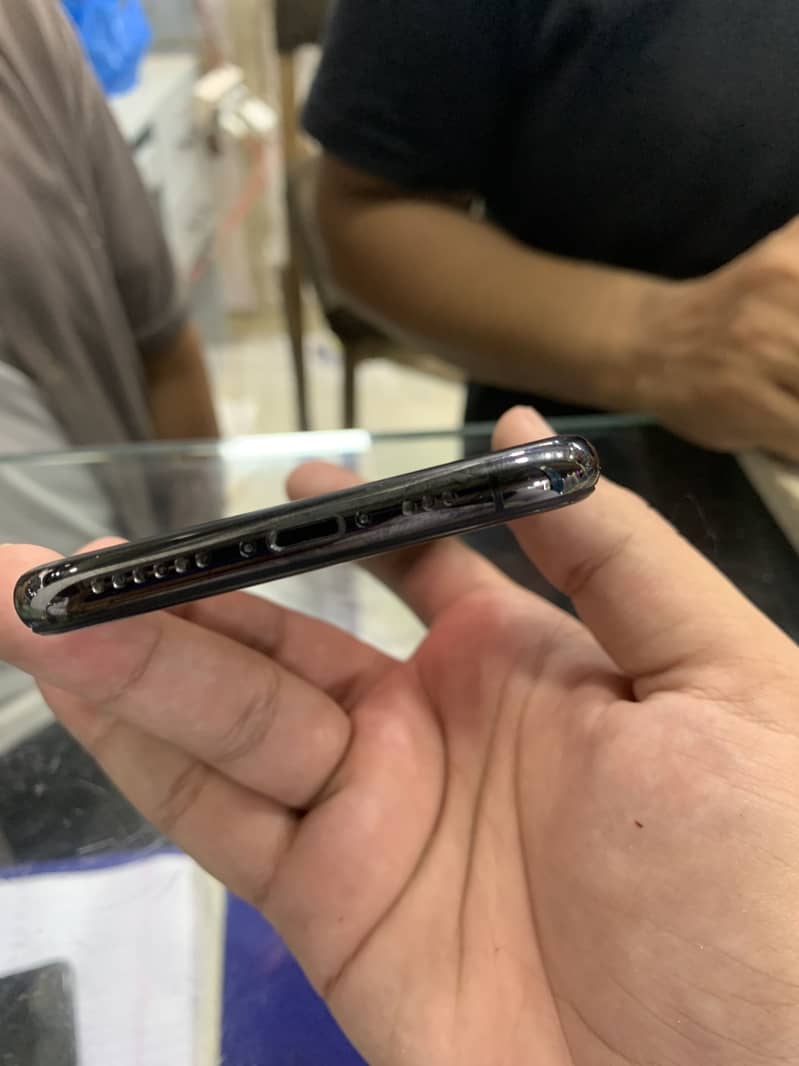 Apple iPhone XS 7