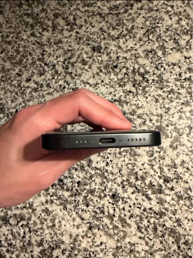 Apple iPhone 15 Pro 2