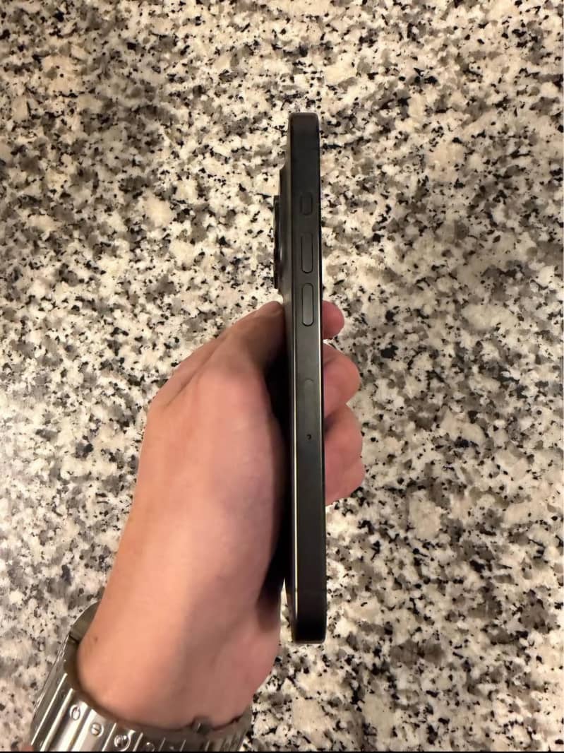 Apple iPhone 15 Pro 4
